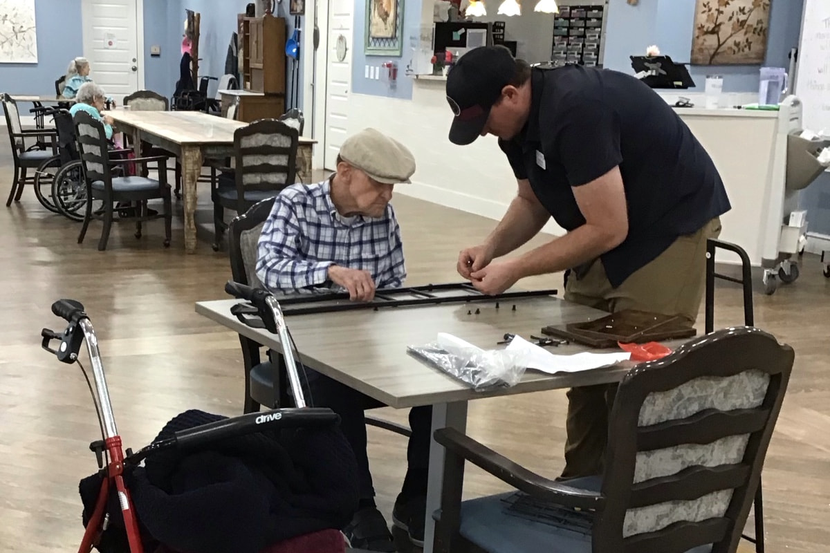 Alexis Pointe of Wimberley | Maintenance Director helping a resident with a shelf