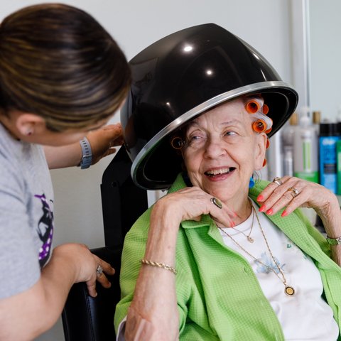 Arabella of Kilgore | Senior getting her hair done