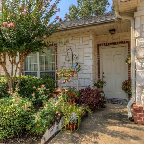 Arabella of Kilgore | Front View Cottage