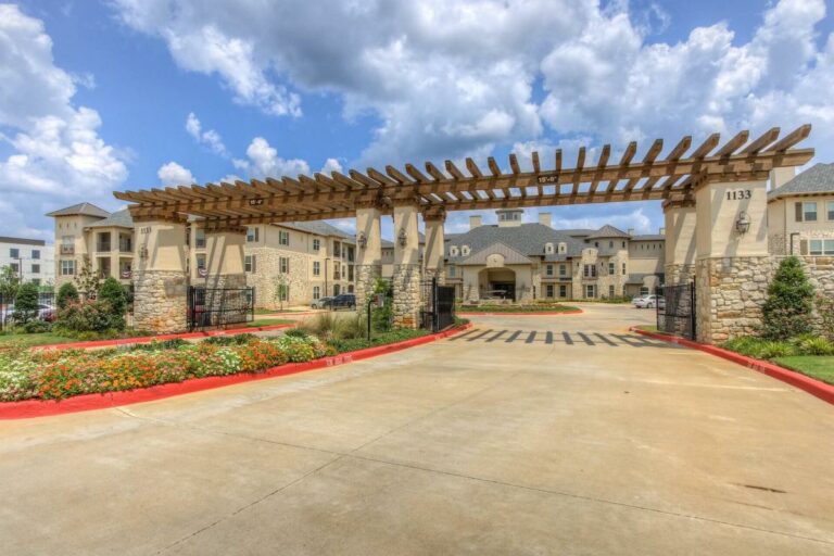 Arabella of Longview | Exterior front entrance