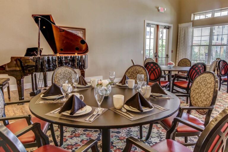 Arabella of Longview | Dining room
