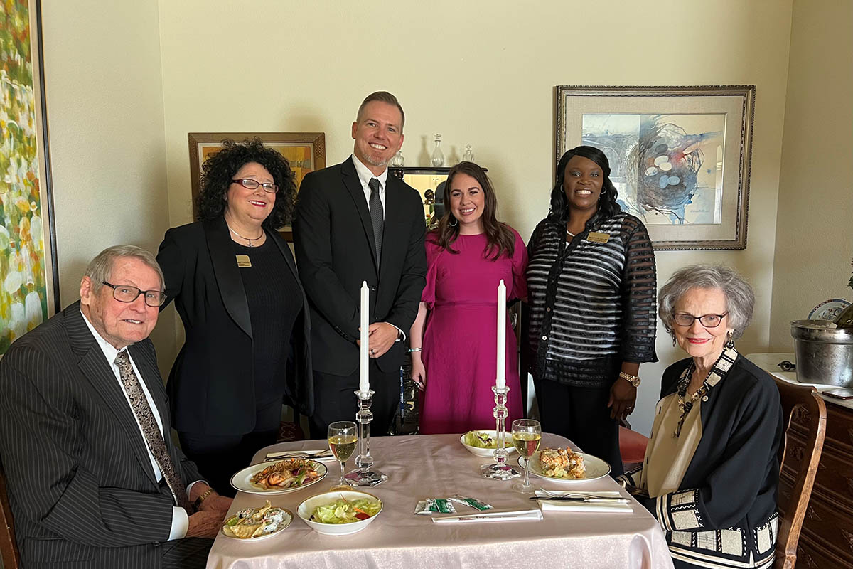 Arabella of Longview | Elaine and Jim Heinz at dinner table with friends