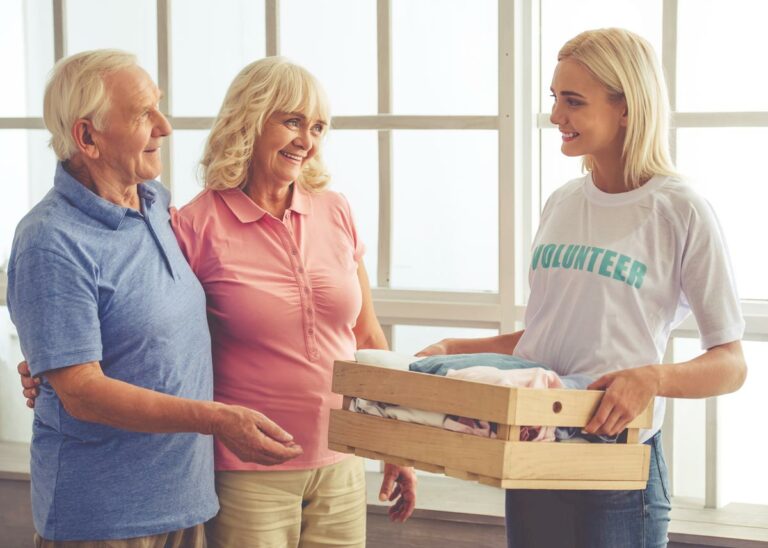 Civitas Senior Living | Seniors asking questions of volunteer