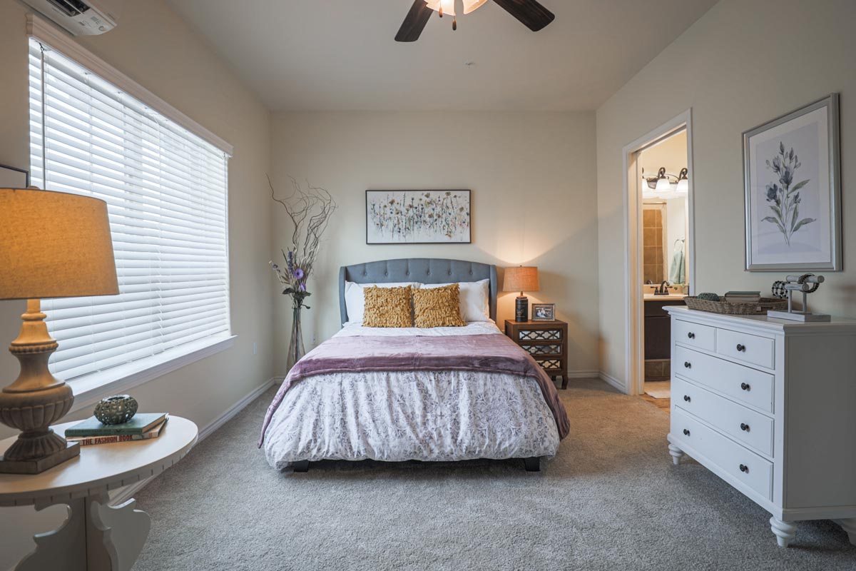 Elk Creek | Apartment bedroom living area