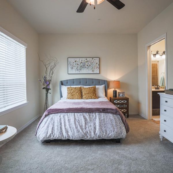 Elk Creek | Apartment bedroom living area