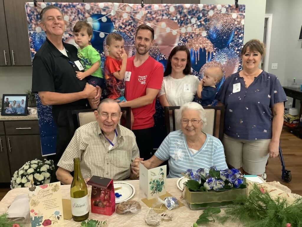 Ledgestone Senior Living | Richard & Connie with family