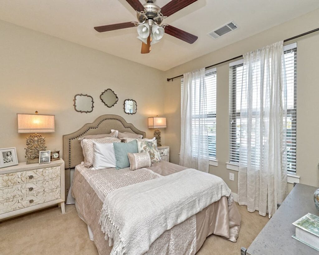 Ledgestone Senior Living | Apartment Bedroom
