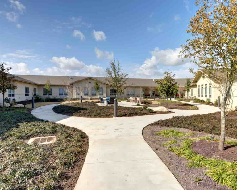 Ledgestone Senior Living | Memory Care Courtyard