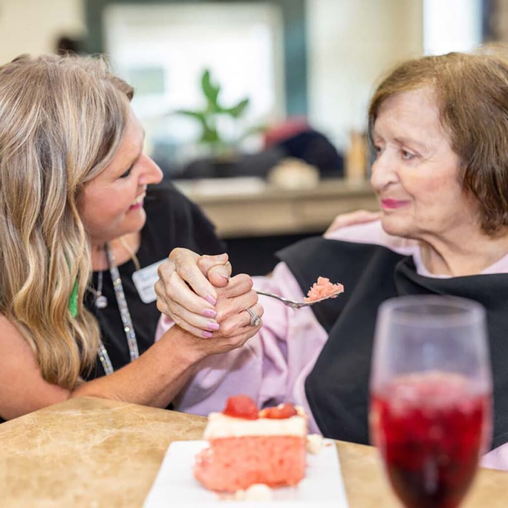Stonecreek of Flying Horse | Senior memory care residents doing having dinner