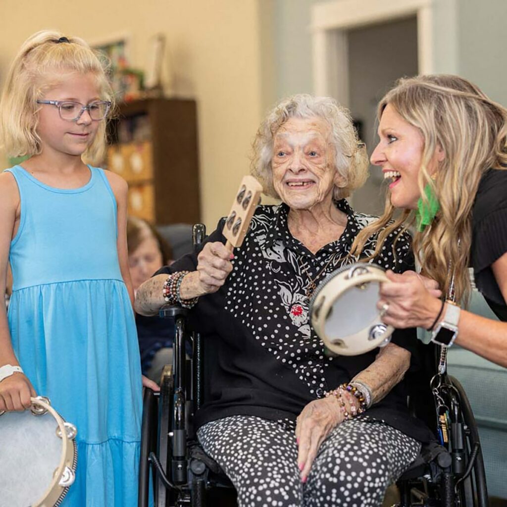 Stonecreek of Littleton | Memory care residents singing