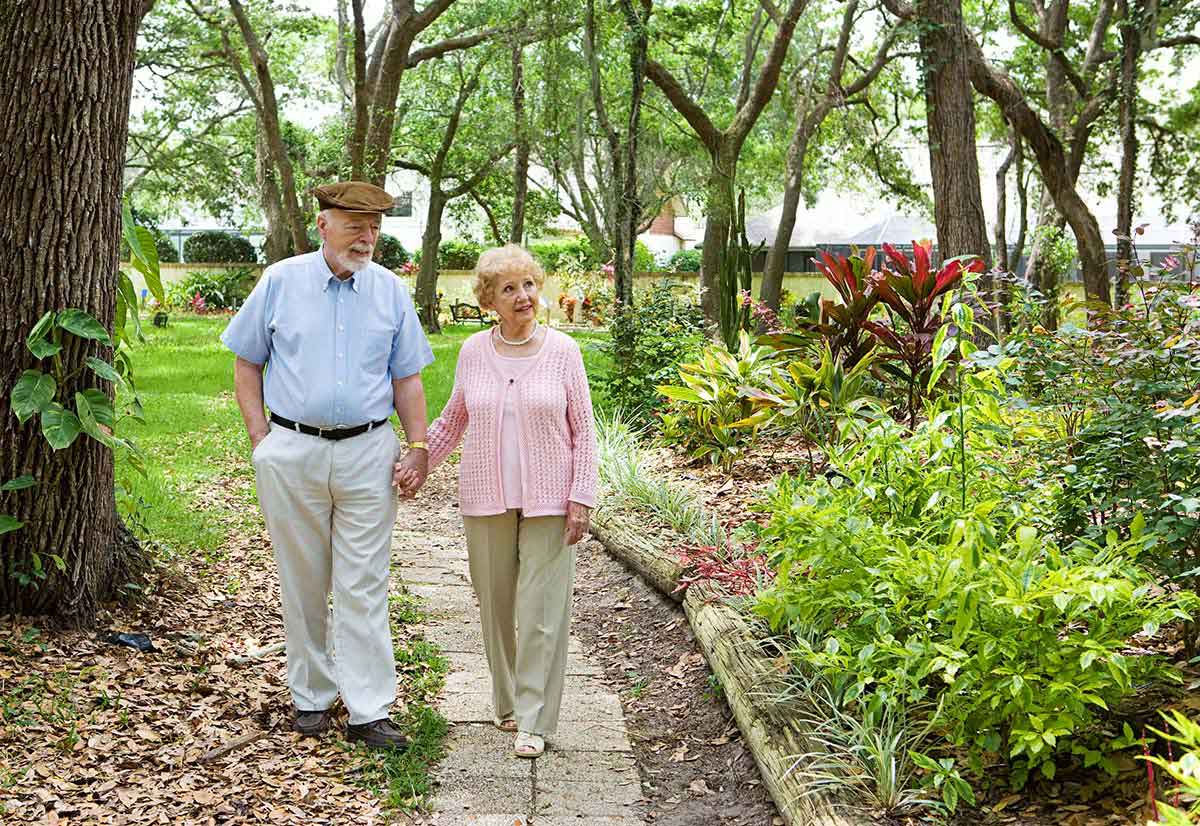 Tech Ridge Oaks | Seniors walking together