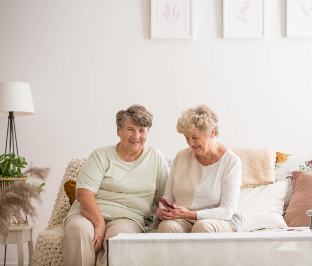 The Avenues of Fort Bend | Two senior women socializing on the couch