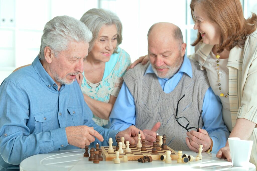 Avenues of Fort Bend | Group of seniors having fun playing Chess