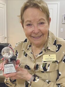 Grandview at Chisholm Trail | Vanice accepts award