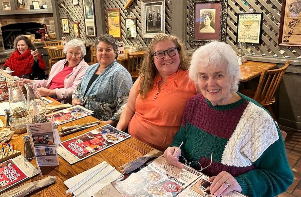 The Hamptons of Tyler | Smiling senior residents having dinner in restaurant