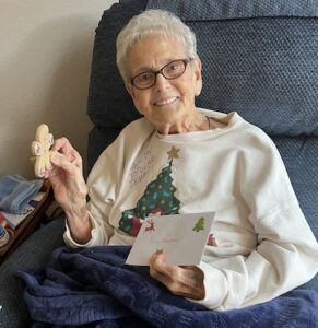 The Hamptons of Tyler | Janice showing the Christmas card and cookie she received