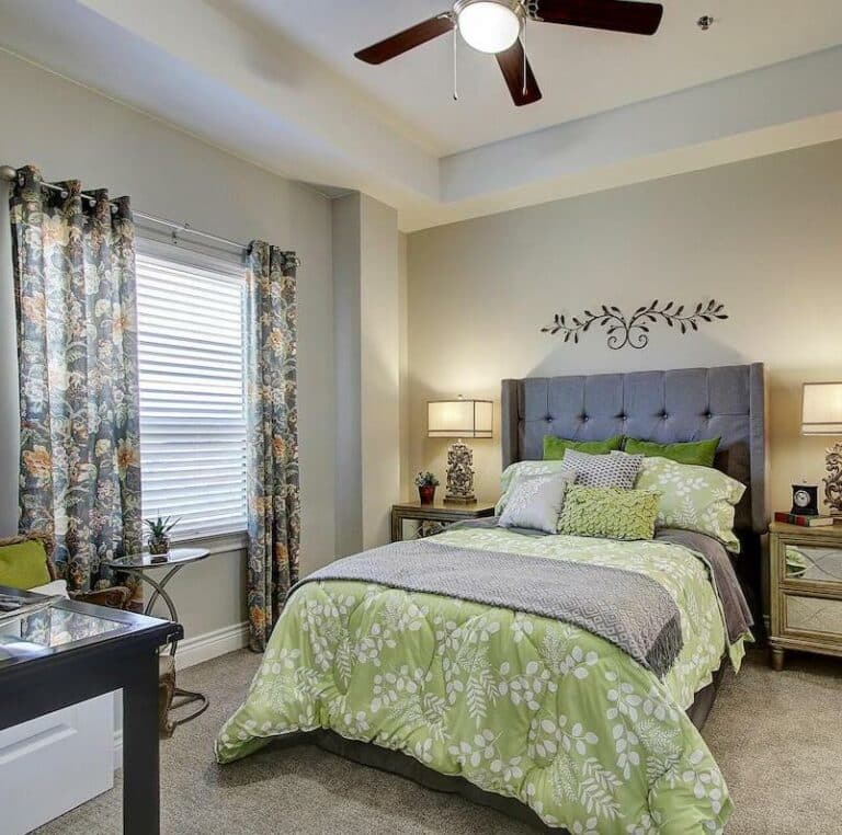 The Ridglea Senior Living | Bedroom