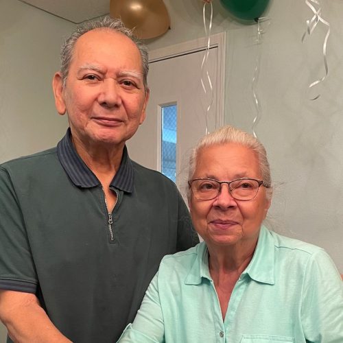 Valley View | Couple cutting 60th anniversary cake