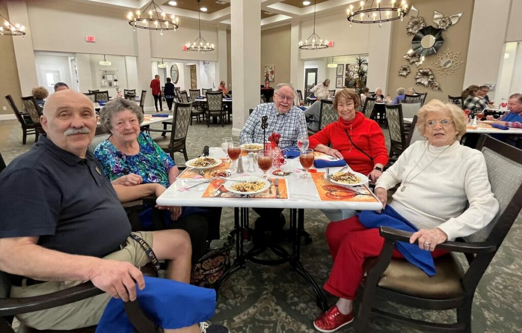 Ariel Pointe of Sachse | Residents sharing a meal