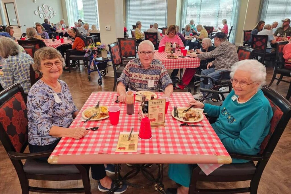 Tech Ridge Oaks | Seniors Having A Group Lunch