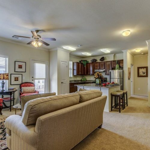 Arabella of Longview | Apartment living and kitchen