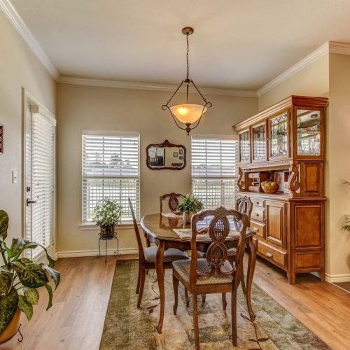 Arabella of Longview | Apartment dining area