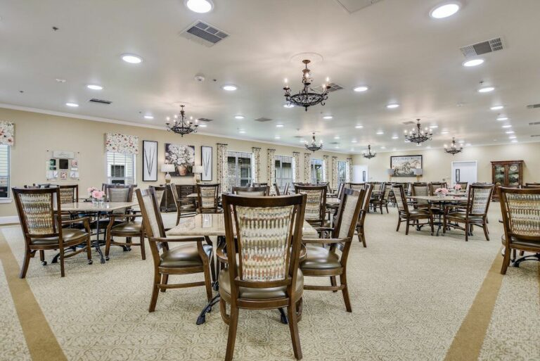 Arabella of Red Oak | Dining room
