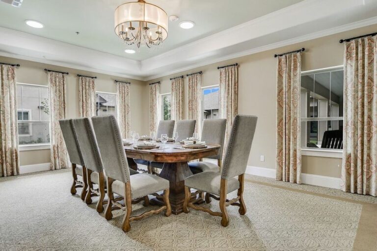 Arabella of Red Oak | Dining room