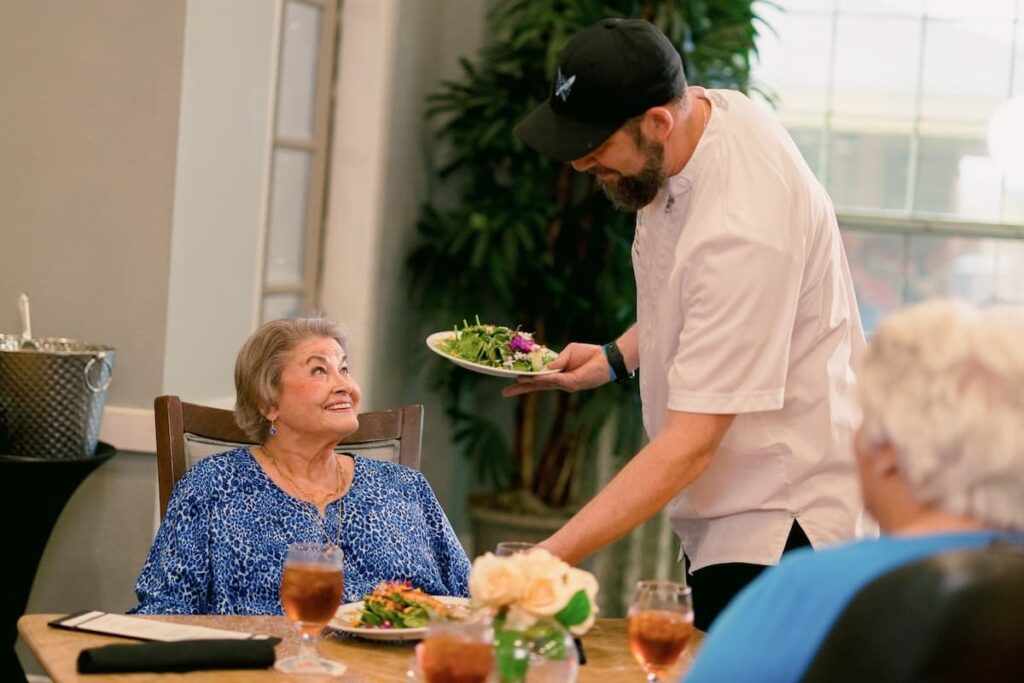 Ariel Pointe | Senior dining and smiling