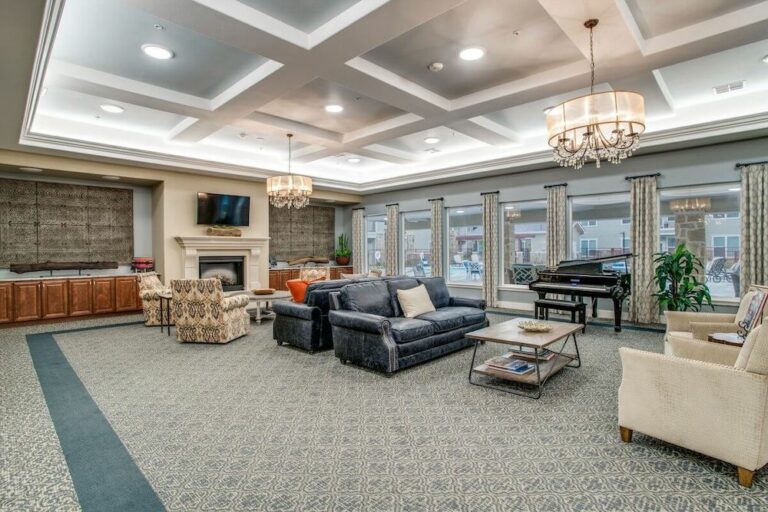 Legacy Oaks of Midlothian | Common area with piano