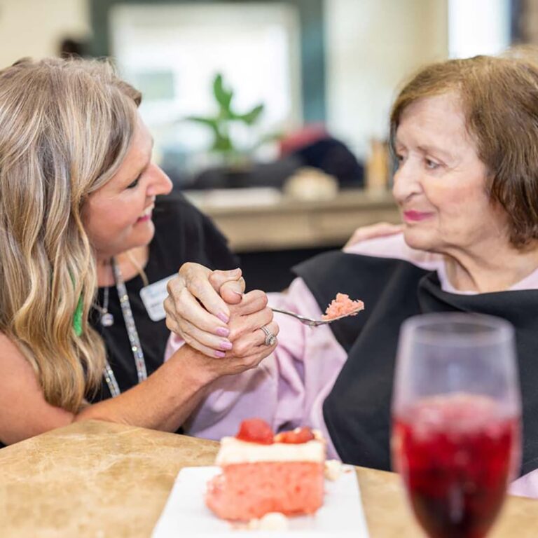 Stonecreek of Flying Horse | Senior memory care residents doing having dinner