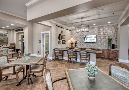 StoneCreek of Flying Horse | Bistro and sitting area