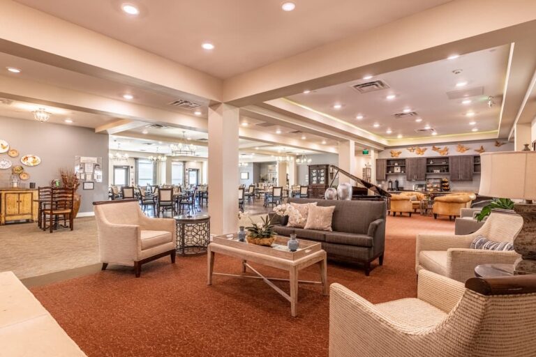 Double Creek | Main Lounge