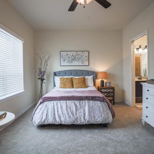 Elk Creek | Apartment bedroom living area