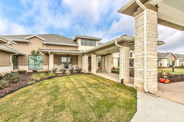 Long Creek | Main entrance
