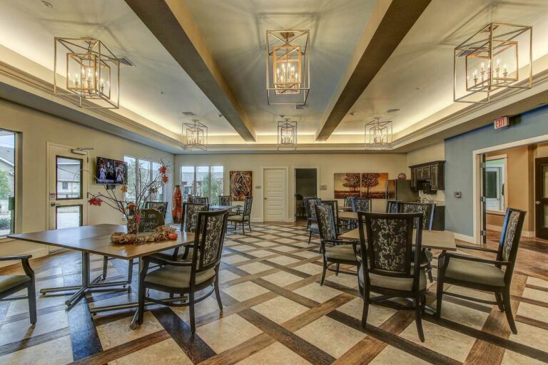 Long Creek | Dining room
