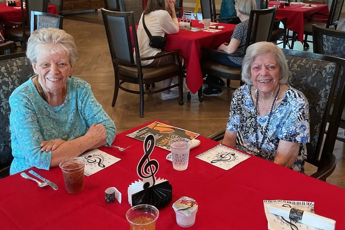 Long Creek | Seniors having lunch