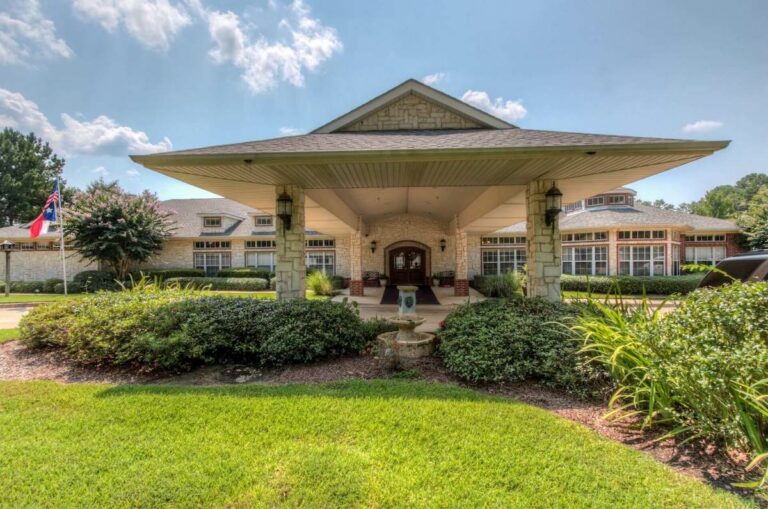 Arabella of Kilgore | Front view exterior