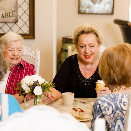 Civitas Senior Living | Seniors eating together like family