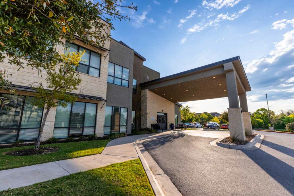 Tech Ridge Oaks | Building entrance
