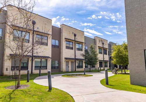 Tech Ridge Oaks | Walking path and courtyard