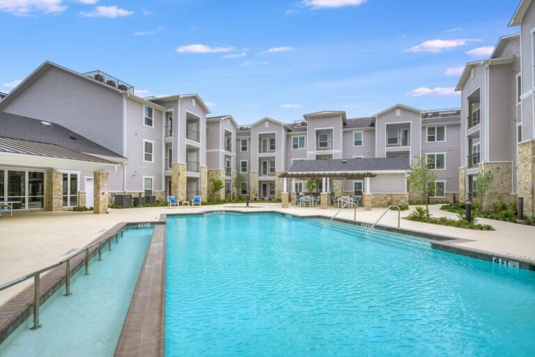 Legacy Oaks of Azle | Pool